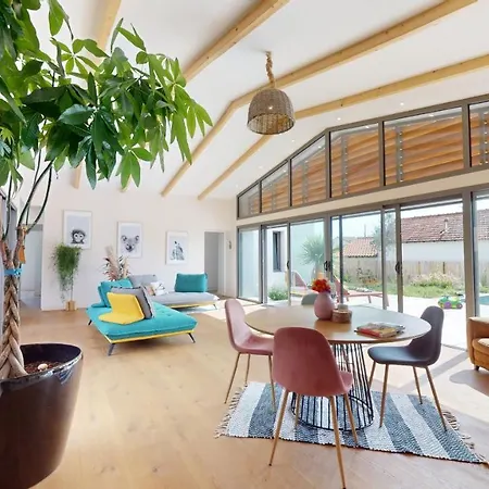 Otel Etoilee Avec Piscine 8 Personnes